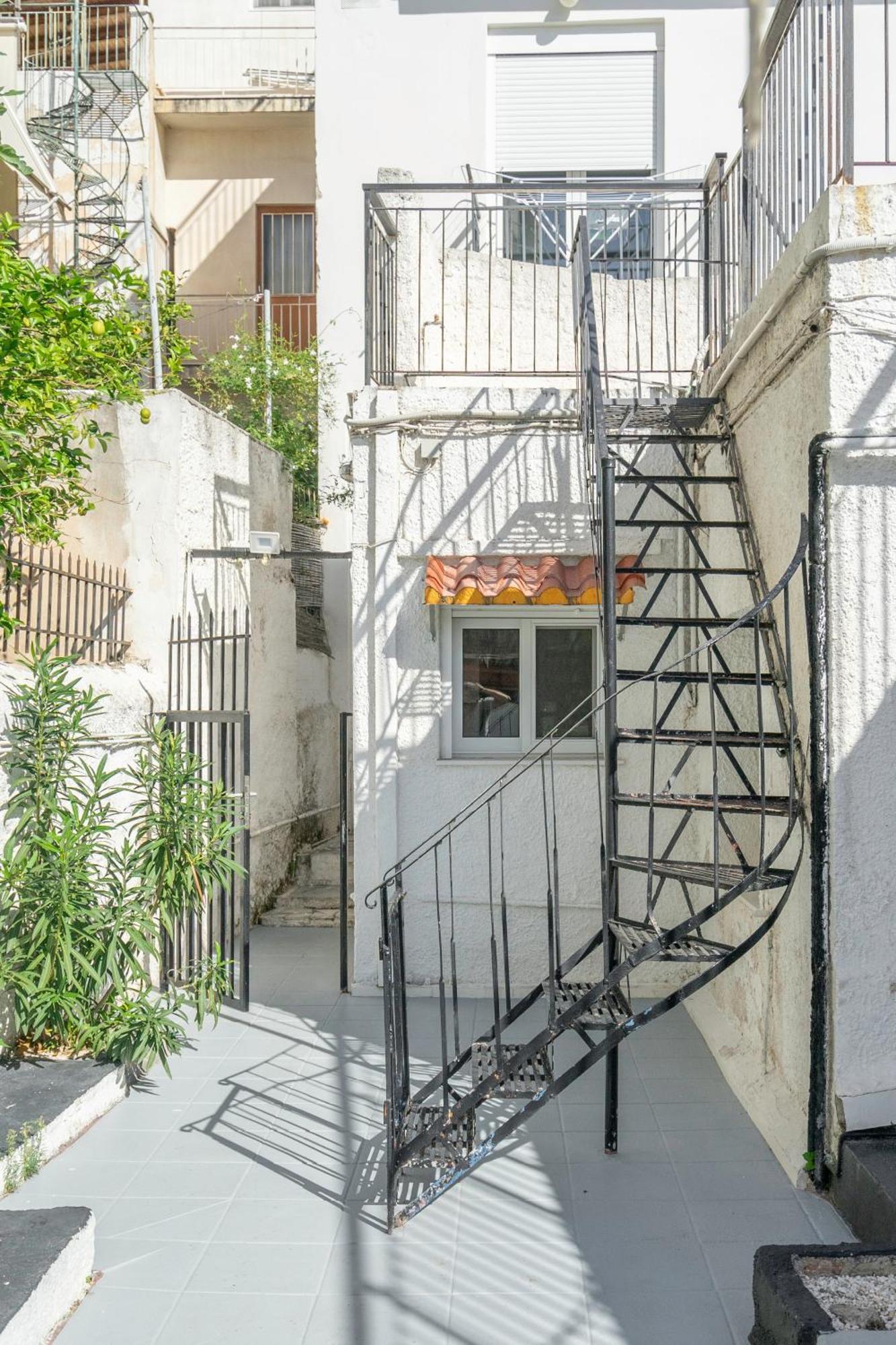 Detached House 1Km From Acropolis Filopappou Atenas Exterior foto
